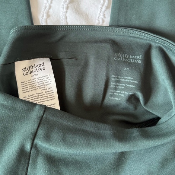 Girlfriend Collective Forest Green Leggings - Picture 3 of 3